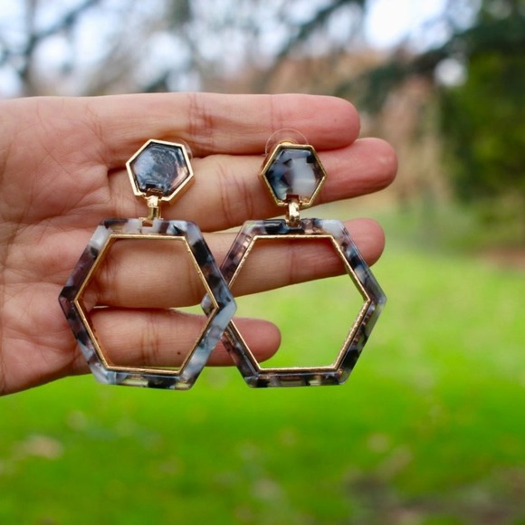 New Tortoise Marble Hexagon Link Hoops Earrings - Picture 8 of 10
